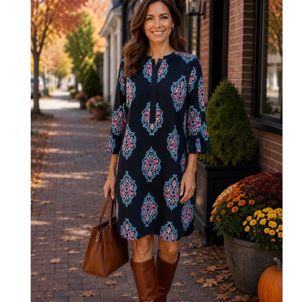 Crown and Ivy Dress Sz 8 Black geometric sheath 3/4 Sleeve